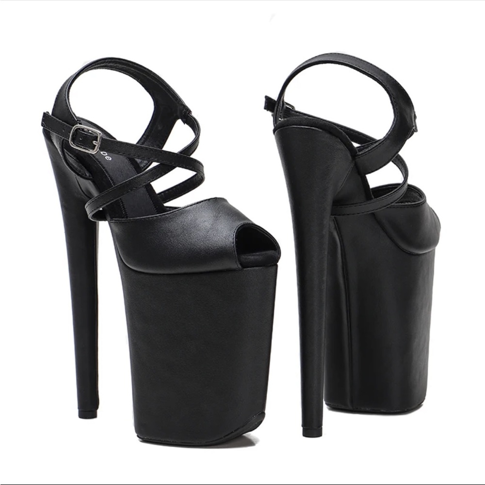 Leecabe 9” Black Matte Sandals